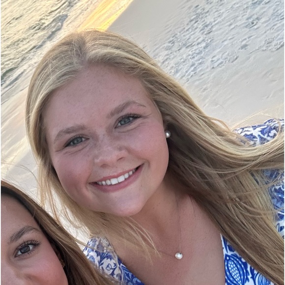 Meet your Posher, Addison - Picture 1 of 1